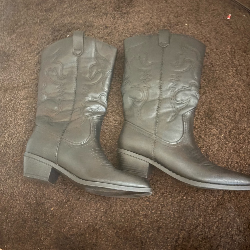 Chic Black Embossed Heeled Boots